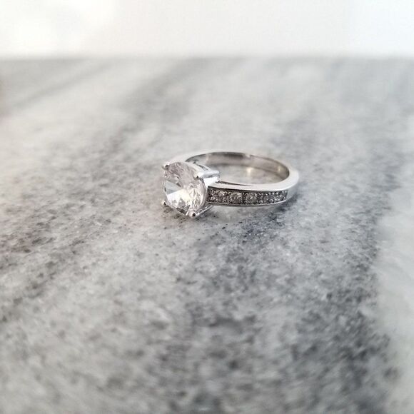 Vintage Silver Tone Rhinestone Ring, About Size 7, Solitare Band, Estate - Picture 3 of 7